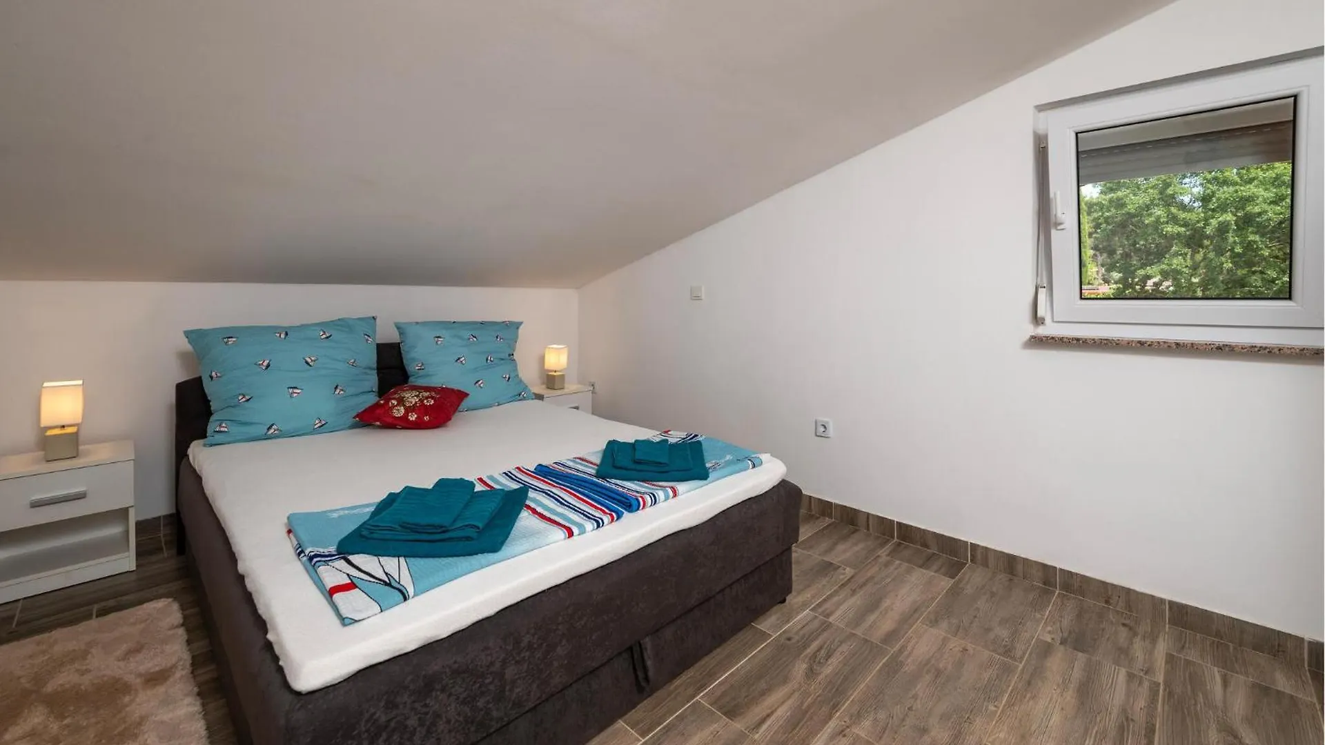 Amazing Apartment In Peroj With Kitchen